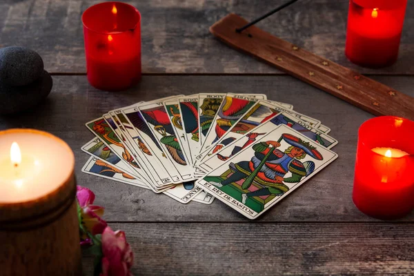 Tarot Kartları Köy Masasında — Stok fotoğraf