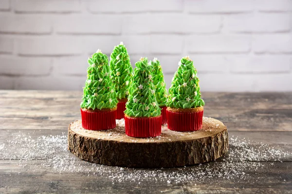 Cupcakes Árbol Navidad Mesa Madera — Foto de Stock