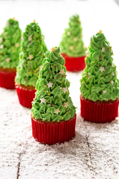Cupcake Dell Albero Natale Sul Tavolo Legno — Foto Stock