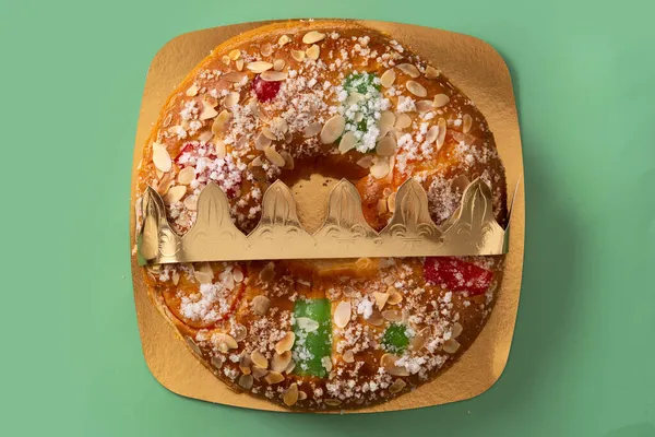 Torta Típica Española Epifanía Roscon Reyes Sobre Fondo Verde —  Fotos de Stock