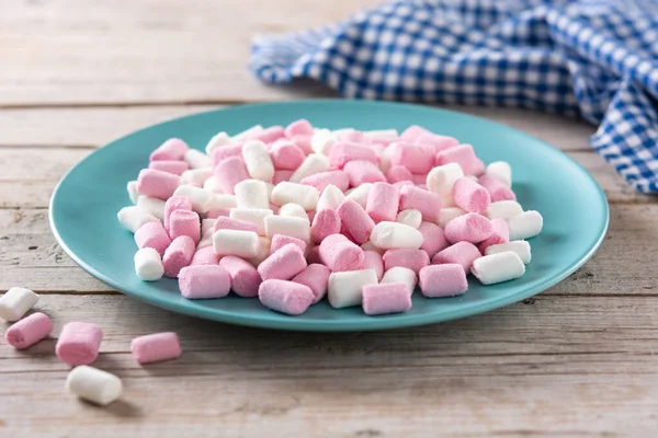 Sweet Marshmallows Topping Wooden Table — Stockfoto