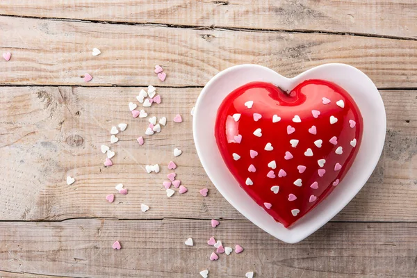 Hartvormige Taart Voor Valentijnsdag Moederdag Houten Tafel Bovenaanzicht Kopieerruimte — Stockfoto