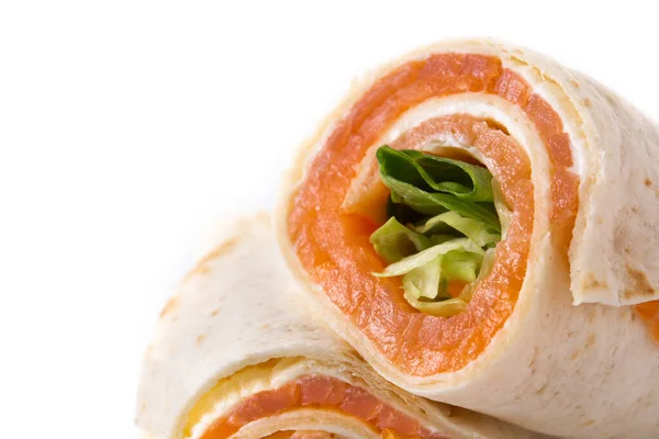Rouleau Sandwich Enveloppe Saumon Avec Fromage Légumes Isolés Sur Fond — Photo
