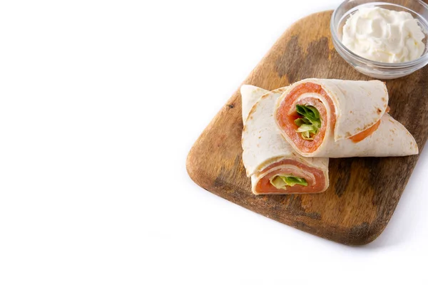 Lachs Wrap Brötchen Mit Käse Und Gemüse Isoliert Auf Weißem — Stockfoto