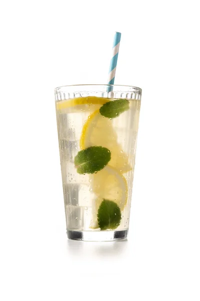 Glas Frische Limonade Isoliert Auf Weißem Hintergrund — Stockfoto