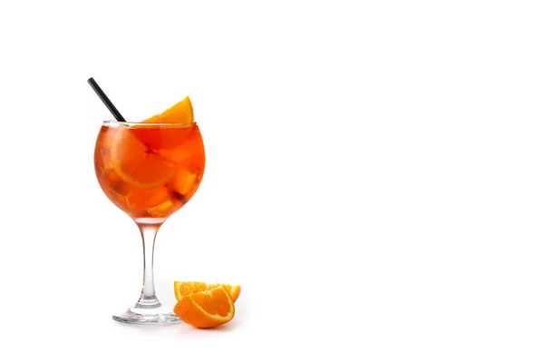 Glas Aperol Spritz Cocktail Geïsoleerd Witte Achtergrond Kopie Ruimte — Stockfoto