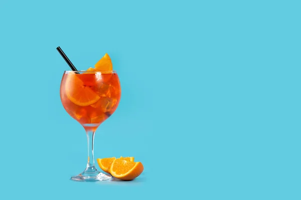 Glass Aperol Spritz Cocktail Blue Background Copy Space — ストック写真