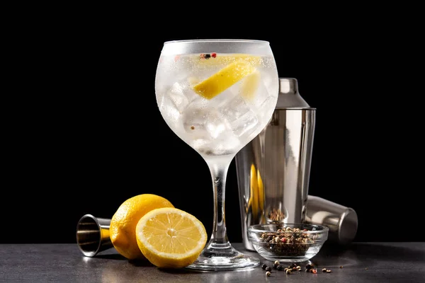 Gin Tonic Drink Glass Black Background — Fotografia de Stock