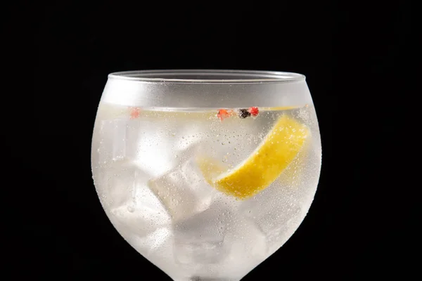 Bebida Cóctel Gin Tonic Vaso Sobre Fondo Negro — Foto de Stock