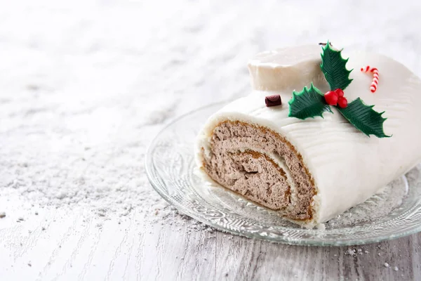 Torta Chocolate Blanco Con Adorno Mesa Madera Nieve Copiar Espacio —  Fotos de Stock