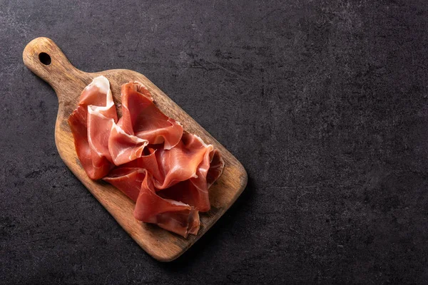 Jamón Serrano Español Con Aceitunas Palo Pan Sobre Fondo Pizarra —  Fotos de Stock