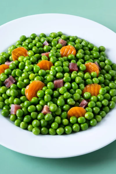 Green Peas Serrano Ham Carrot Green Background — Stockfoto