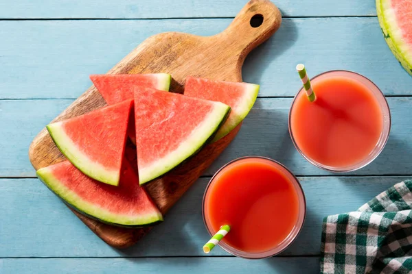 Frisse Watermeloen Sap Met Ijs Blauwe Houten Tafel — Stockfoto