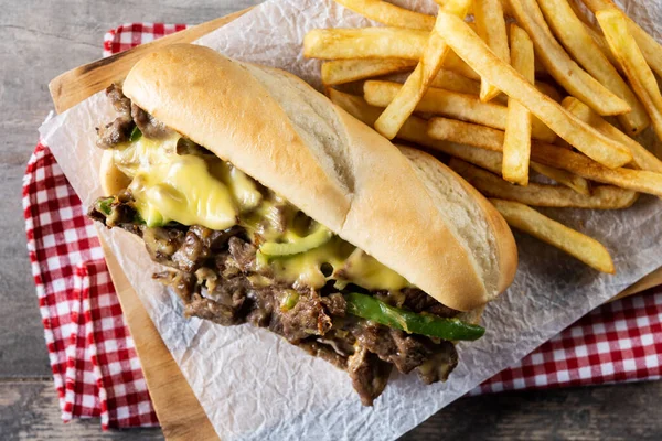 Philly Cheesesteak Sandwich Beef Cheese Green Pepers Caramelized Onion Wooden — Foto de Stock