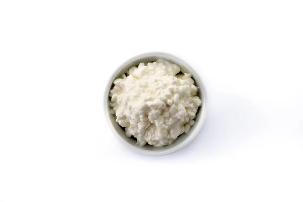 在白色背景上分离的新鲜奶酪 顶部视图 — 图库照片