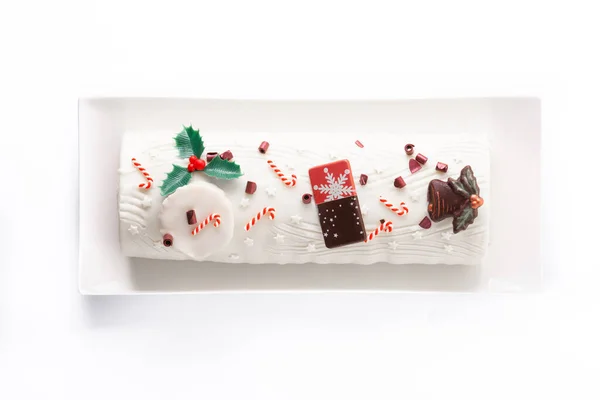 Torta Log Cioccolato Bianco Con Ornamento Natalizio Isolato Sfondo Bianco — Foto Stock