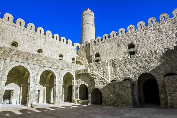 Vue depuis la cour de la forteresse de Ribat dans la ville de Sou — Photo