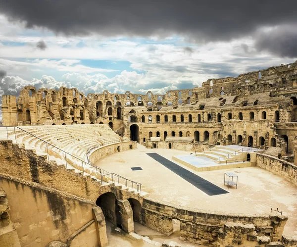 Typy římského amfiteátru v městě el jem v Tunisku — Stock fotografie