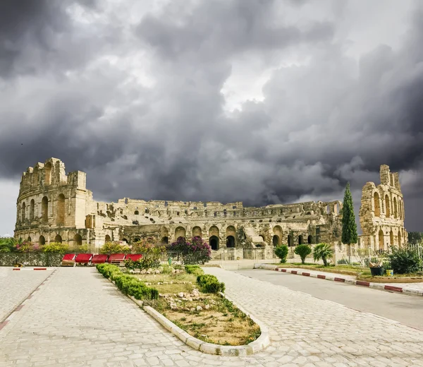 Tipi di anfiteatro romano nella città di El JEM in Tunisia — Foto Stock