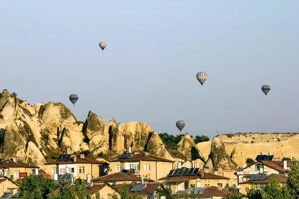 Ballonger i panaram cappadocia i gryningen, Turkiet — Stockfoto