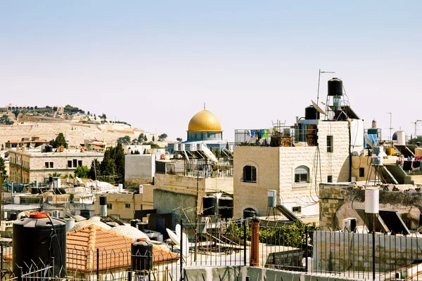 Pohled od zdi starověkého Jeruzaléma střechy a Skalní dóm — Stock fotografie