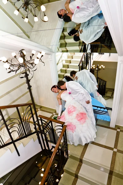 The groom embracing bride near the mirror — Stock Photo, Image