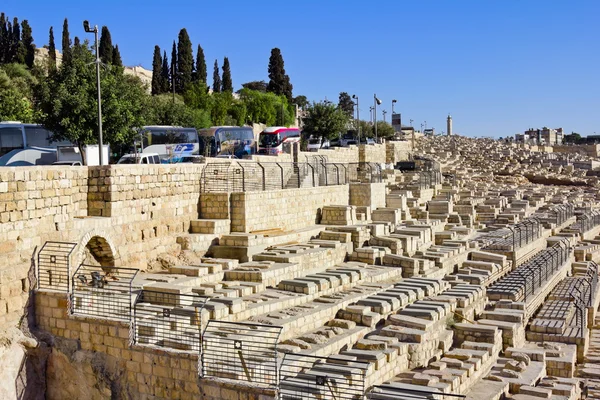 Antiguo cementerio judío en el Monte de las aceitunas en Jerusalén — Foto de Stock