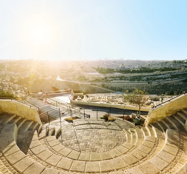 Gün batımında halife Ömer (kaya kubbe) Kudüs'te Camii. Zeytin Dağı görüntülemek. — Stok fotoğraf