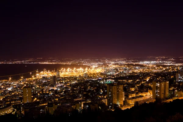 View from Mount Carmel to port and Haifa in Israel with night lighting — Stock Photo, Image