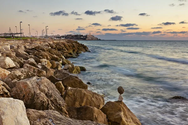 View from the rocky shores of the Mediterranean Sea in Jaffa — Stock Photo, Image