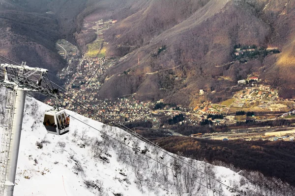 滑雪缆车在索契红波利亚纳 — 图库照片