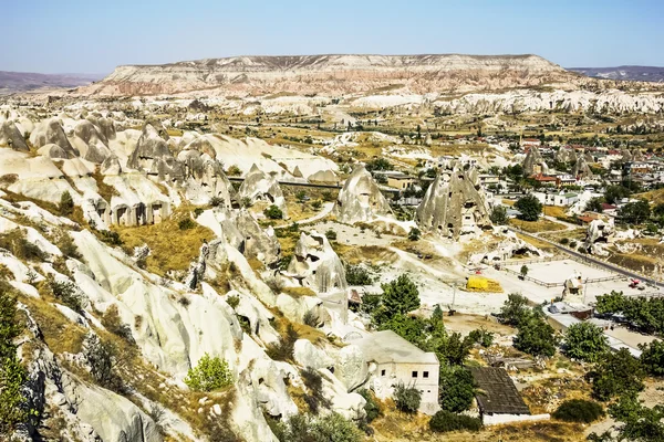 Bizzarre formazioni rocciose di Tufo vulcanico e basalto a Cappadoci — Foto Stock