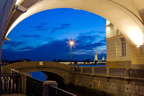 Vita nätter i st petersburg. utsikt över fästningen peter och paul. — Stockfoto