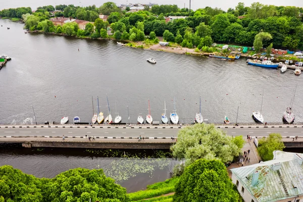 Вид на мост и причал яхт в историческом центре Выборга — стоковое фото