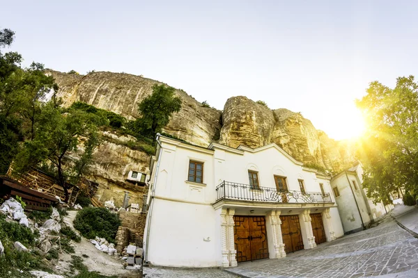 Gün batımı, chufut-kale, Kırım svyato uspensky mağara Manastırı — Stok fotoğraf