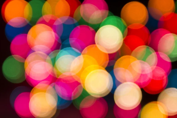 Ronde multicolor bokeh op een zwarte achtergrond — Stockfoto