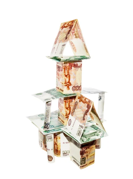 Haus aus Banknoten mit nominalen fünf und tausend Rubel — Stockfoto