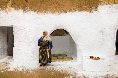 yeraltı evler-trogladity Ulusal elbise sakinleri