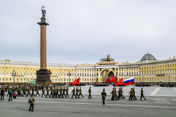 Vítězství průvod na náměstí paláce v Petrohradě, dubna 28, 2 — Stock fotografie
