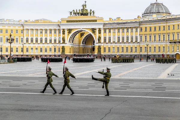 Vítězství průvod na náměstí paláce v Petrohradě, dubna 28, 2 — Stock fotografie