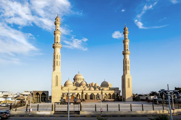 Moskén i staden hurghada i Egypten — Stockfoto