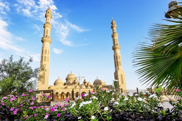 La mosquée dans la ville de Hurghada en Egypte — Photo