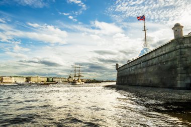 gemi yelken s neva Nehri'nin sularında 