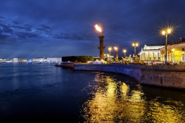 rostral sütunları tarafından aydınlatma beyaz geceler şafakta yaktı 
