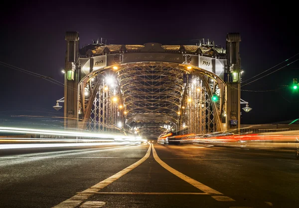 サンクト ・ ペテルブルグのネヴァ川を渡って bolsheokhtinsky 橋 — ストック写真