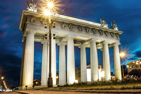 Moscú puertas triunfales en la avenida de Moscú en San Petersburgo — Foto de Stock