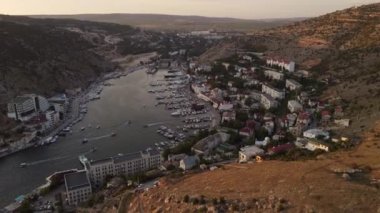 Balaklava şehrinin güzel körfezi, Kırım yarımadası hava manzarası