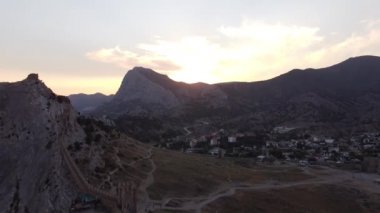 Sudak, Kırım 'daki antik Ceneviz kalesinin havadan görünüşü.