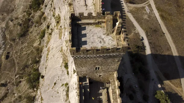 Sudak 克里米亚 2021年9月15日 萨达克黑海海岸上古老的热那亚城堡的美丽景色 — 图库照片