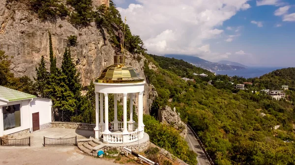Yalta Crimea2021年9月14日クリミアのガスプラ山脈における天使長マイケルの教会 — ストック写真